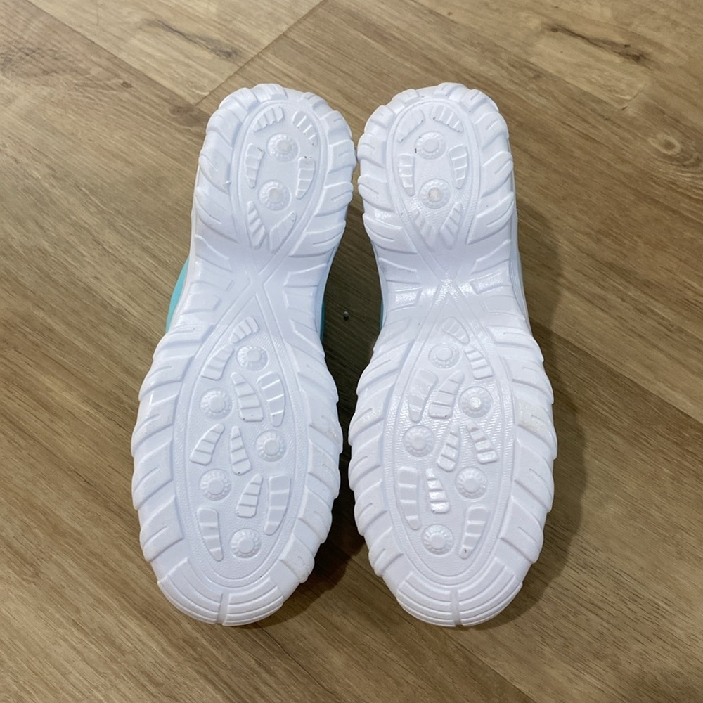 NEW Women’s High Top Canvas Sneakers - Picture 4 of 4